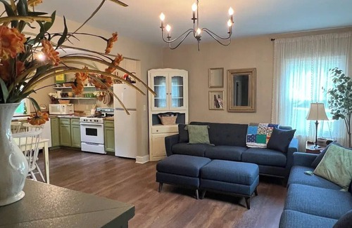 Nelsonville Cottage | New - Cozy Hocking Hills Cottage w Hot Tubnn