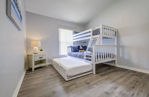 West Melbourne House | 🏖NEW! Cozy & Luxury LAKEVIEW home - Close to beach