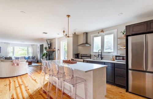 Kerhonkson House | NEW: Cozy One Level w/Hot Tub in Kerhonkson