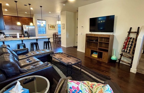 Flagstaff House | New & Cozy Presidio Retreat! Mins to Downtown, Trails & NAU!
