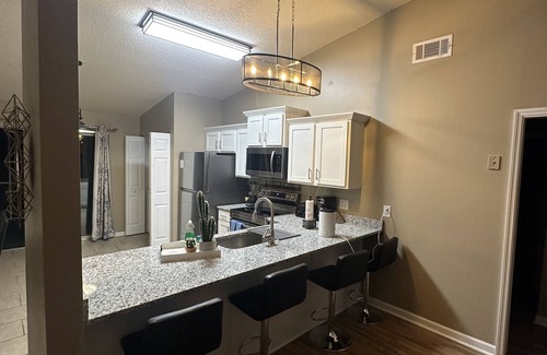 Warner Robins House | New Cozy townhouse-kings & patio