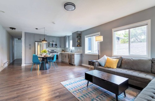 Madison Park Apartment | NEW Cozy Unit w/Porch near Arboretum and Transit