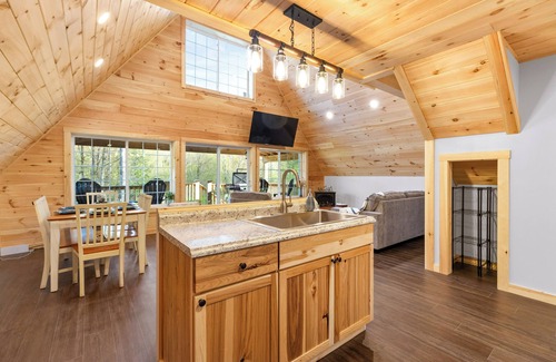 Cold Brook Cabin | NEW creekside Home w Firepit BBQ Kayak Pets