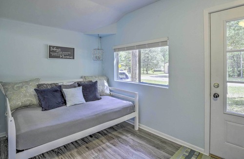 Friendship Cottage | NEW Cute & Charming Cottage Near Castle Rock Lake!