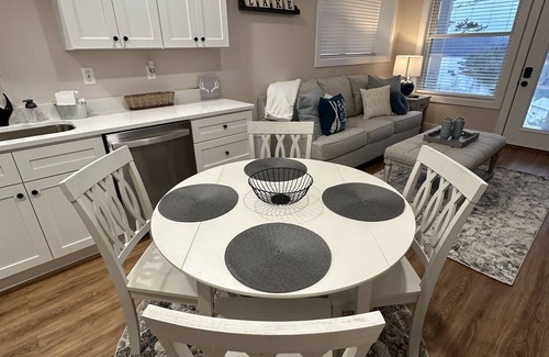 La Follette Cottage | New Deerfield Resort Cottage Sleeps 4 Couples Getaway Norris Lake