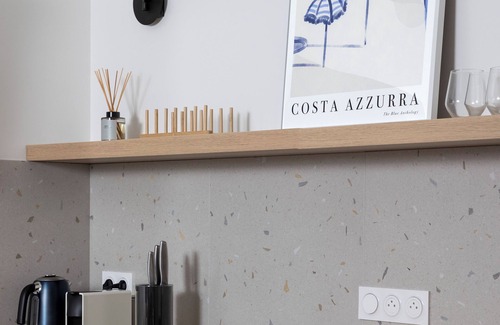 Monaco Apartment | New Designer Studio Centrally Located AC, Fiber