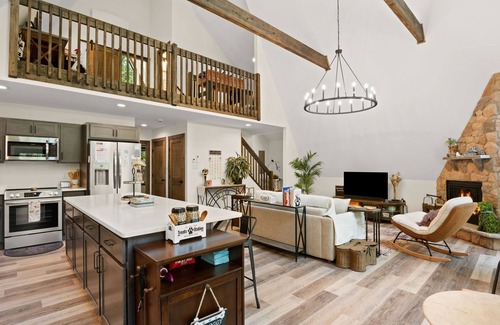 Albrightsville Ski Chalet | NEW Dog-Lovers Retreat:Dog Bath-WFH-Coffee-EV Charger