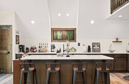 Albrightsville Ski Chalet | NEW Dog-Lovers Retreat:Dog Bath-WFH-Coffee-EV Charger