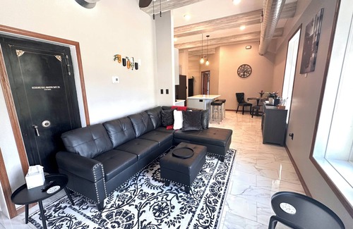 Muscatine Apartment | New Downtown loft - Walk to shops, restaurants, pubs, riverfront trail