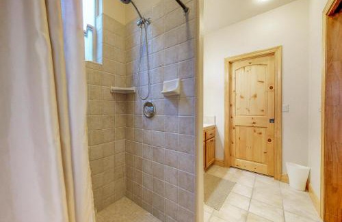 Shaver Lake House | New England Cottage