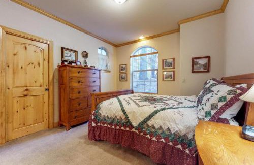 Shaver Lake House | New England Cottage