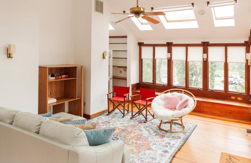 Charlottesville House | NEW - Entire Home/Gorgeous Sunroom off Rugby Road - Walk to UVA and JPJ Arena!