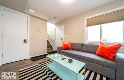 Old Strathcona Apartment | NEW, Euro-Style Suite, Whyte Avenue, AC, Netflix, Sleeps 6!