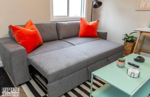 Old Strathcona Apartment | NEW, Euro-Style Suite, Whyte Avenue, AC, Netflix, Sleeps 6!