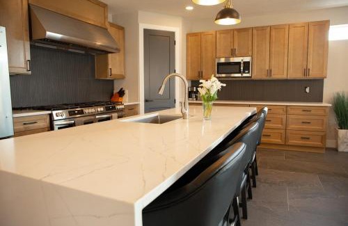 Moab South Valley House | New Exclusive Retreats Desert Vista Heated Pool