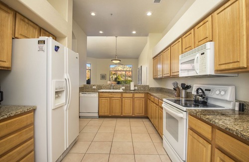 Oak Creek House | New Fall and Winter Rates! AMAZING VIEWS! Pool, Golf, Tennis & Hiking