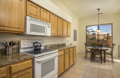 Oak Creek House | New Fall and Winter Rates! AMAZING VIEWS! Pool, Golf, Tennis & Hiking