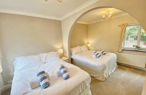 New Forest District Villa | New Forest Country Home with Hot Tub and Open Fire