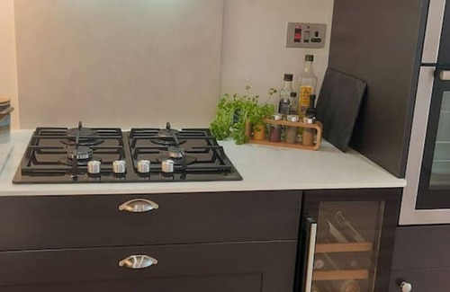 New Forest District Cottage | New Forest Holiday Home-4BD-Garden-Parking-EV Plug