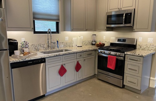 Newcastle House | New French Country Cottage - Horses Welcome!