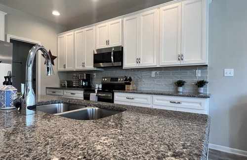 Masterson Station House | NEW! Freshly Furnished 4 Bedroom Sweet Kentucky Home in the heart of Lexington.