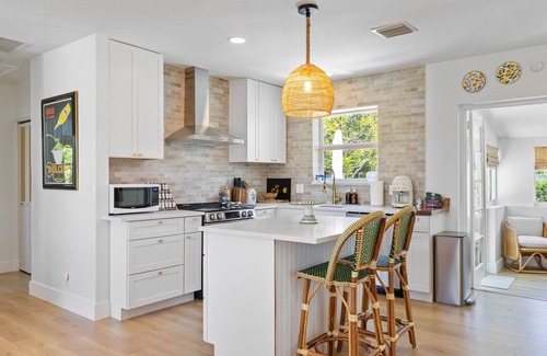 Southside House | New! Fully Renovated Luxurious Villa in SoSo with Pool in West Palm Beach