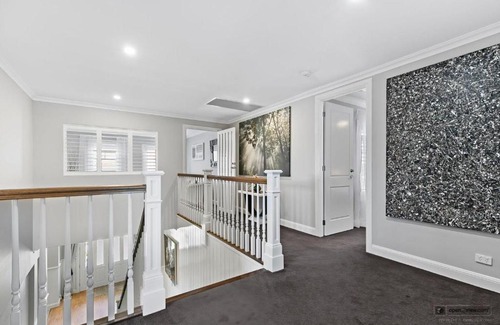 Banksia Beach House | New Haven - Eiffel Tower Suite