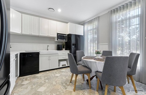 Bellara Apartment | New Haven - Garden Balcony Suite