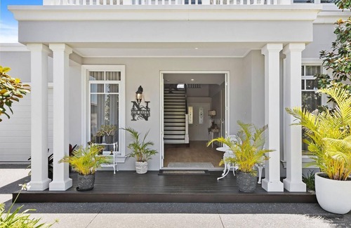 Bellara Apartment | New Haven - Garden Balcony Suite