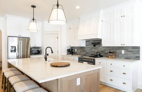 Heber House | New Heber home near Park City. 7brm/5.5ba with hot tub, pickleball, sleeps 18.