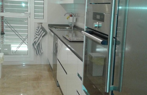 Los Alcazares Apartment | NEW high quality 65M2 one bed room apartment. 20m from beach. free wifi.