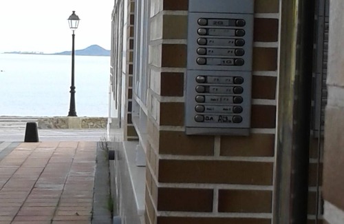 Los Alcazares Apartment | NEW high quality 65M2 one bed room apartment. 20m from beach. free wifi.