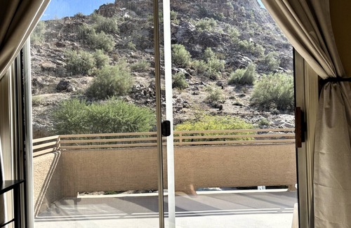 Foothills House | NEW! Hillside 5Bdrm Home, Heated Pool, King Beds, Pool Table, BBQ, Self Check-in