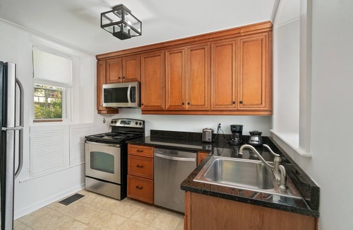 Fifth Ward House | NEW! Historic Townhome - Live among the Mansions 3BR