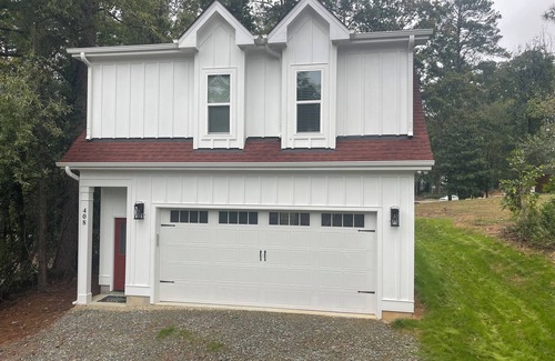 Apex House | NEW home above garage! Walk to restaurants, shopping and entertainment!