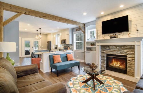 South Haven House | New Home with swim spa, theatre & game room. 1 block to town & close to beach.