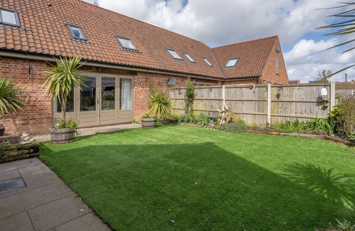 Martham Cabin | !! NEW !! Honeysuckle Barn - sleeps 8 | Winterton Cottages