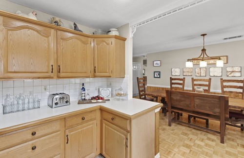 Enchanted Oaks House | New Hot Tub! Beautiful 1.6 Acre Lake House on Secluded Cove