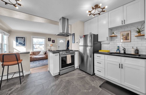 Sunnyside House | NEW! Hot Tub House w/Theater, Firepit, Big Backyd