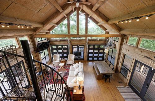 Centerville House | New Hot Tub Judes Peak on Big Piney Creek