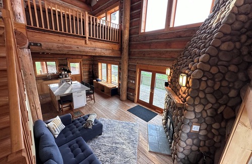 The Dalles Cabin | NEW HOT TUB! Mosier Log Cabin, Mt Adams View, Great Peaceful location!