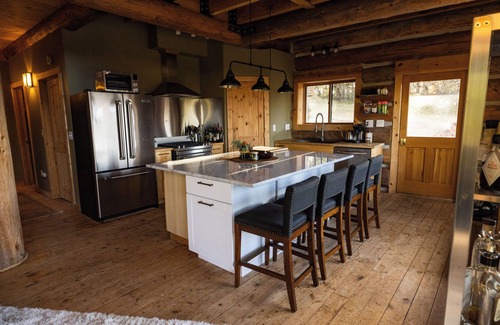 The Dalles Cabin | NEW HOT TUB! Mosier Log Cabin, Mt Adams View, Great Peaceful location!