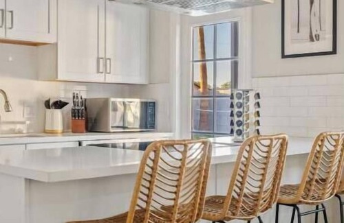 New Papago Parkway House | NEW Hot tub & Pool Bungalow Minutes to Old Town