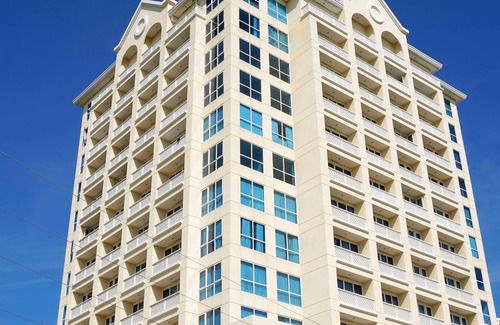 Lapu-Lapu Condo | New huge Lux. 2 BR Condo 100 SQM - 2 Pools, Gym, woow seaviews, Beach 8-9Pax