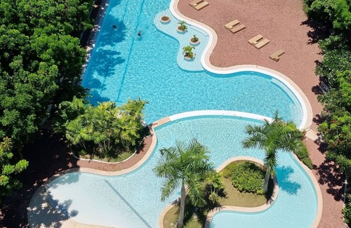 Lapu-Lapu Condo | New huge Lux. 2 BR Condo 100 SQM - 2 Pools, Gym, woow seaviews, Beach 8-9Pax