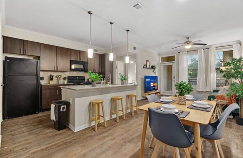 Lazybrook/Timbergrove Apartment | New ⭐️ King Bed Trendy 1 BR ⭐️ Resort Style w/Pool