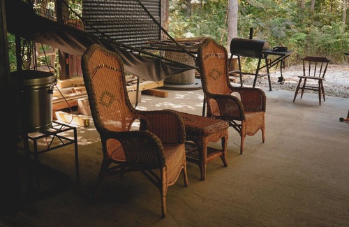 Saltillo Cabin | NEW King's Adventure Cabin -10 miles from downtown Tupelo - 17 acres