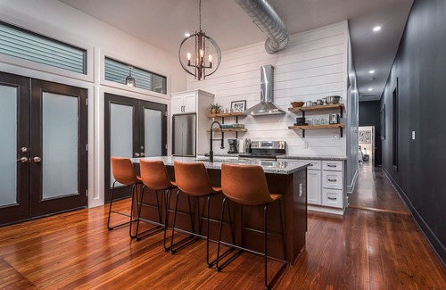 Clifton House | New! Kings on Restaurant Row! HotTub!Close to NuLu