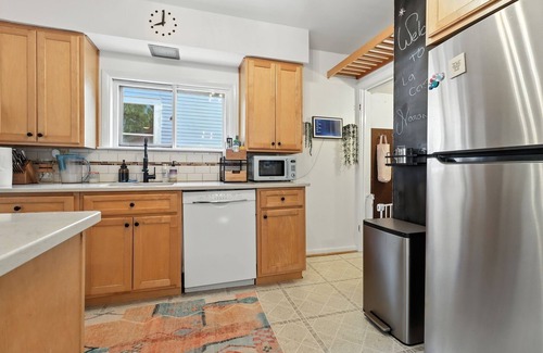 Old West Side House | NEW! La Casa Naranja 3-Bedroom Home - Pets Allowed