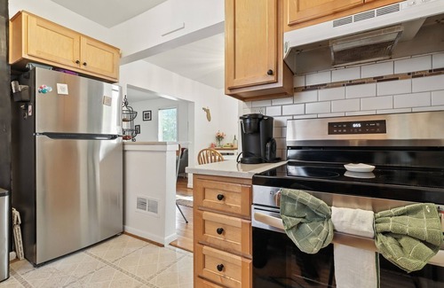 Old West Side House | NEW! La Casa Naranja 3-Bedroom Home - Pets Allowed